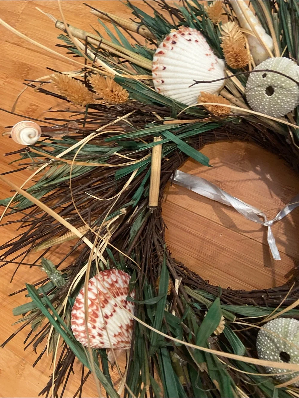 Coastal Seashell Holiday Wreath - Natural Green & Tan